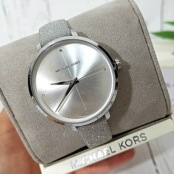 Michael Kors Accessories - 🔥NWT Michael Kors Charley Silver Watch MK2793